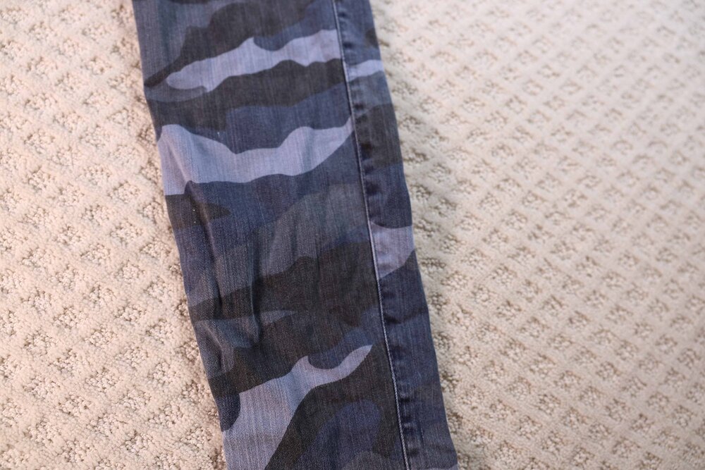 CJ by Cookie Johnson Peace Skinny Jeans Women's Blue Camo Camouflage USA Size 29 - Picture 2 of 10